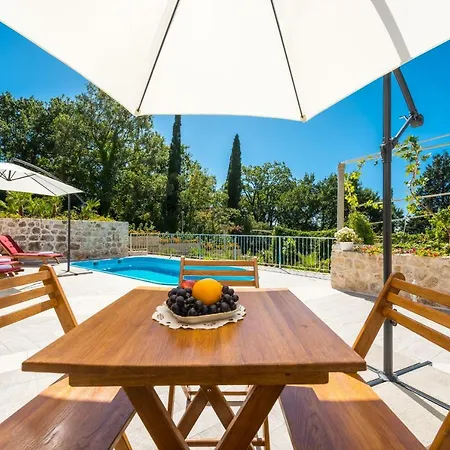 Marina - Private Swimming Pool *