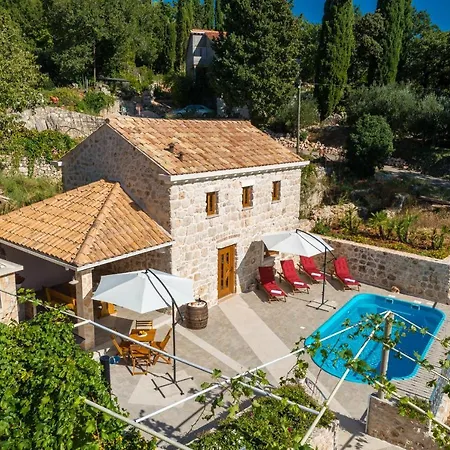 Holiday Marina - Private Swimming Pool Holiday home Mlini