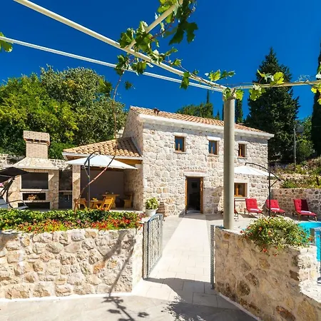 Holiday Marina - Private Swimming Pool