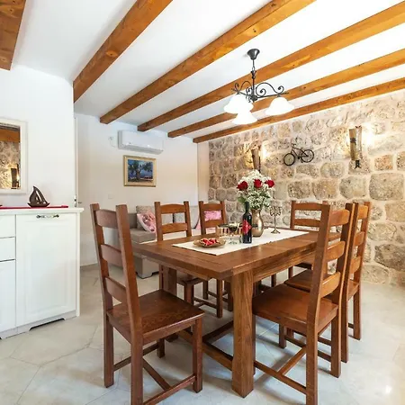 Holiday Marina - Private Swimming Pool Nyaraló