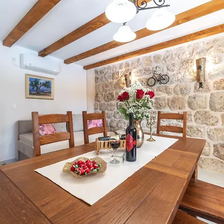 Holiday Marina - Private Swimming Pool Nyaraló