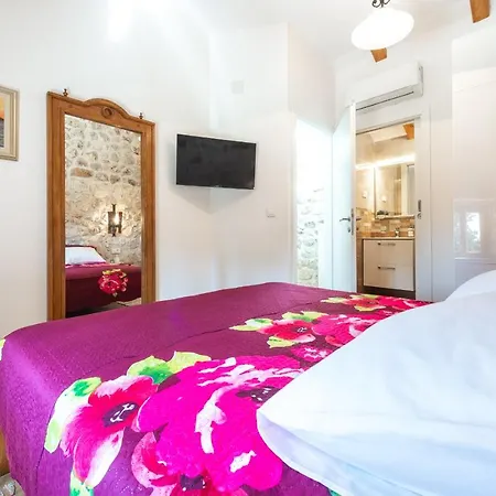 Holiday Marina - Private Swimming Pool Nyaraló Mlini