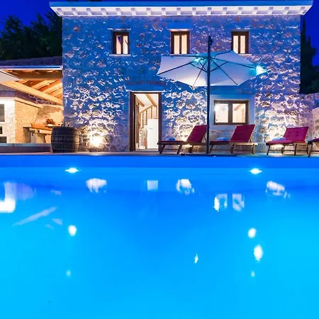 Vikendica Holiday Marina - Private Swimming Pool *