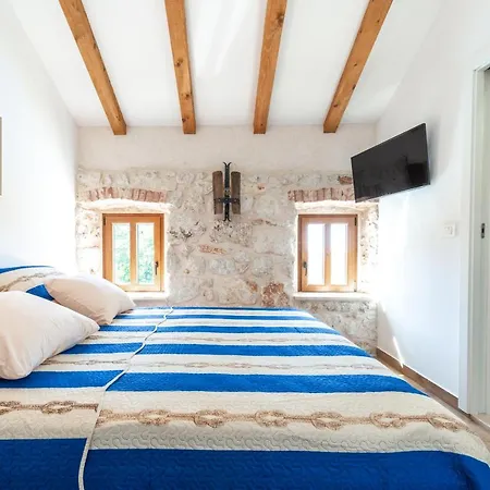 Holiday Marina - Private Swimming Pool