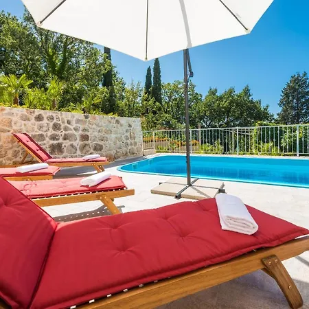 Marina - Private Swimming Pool *