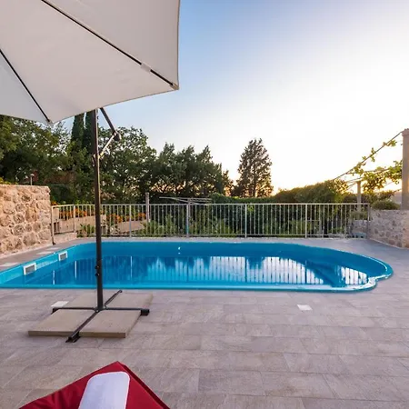 Holiday Marina - Private Swimming Pool Vikendica