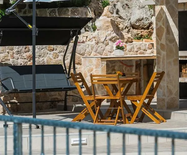 Marina - Private Swimming Pool 米利尼