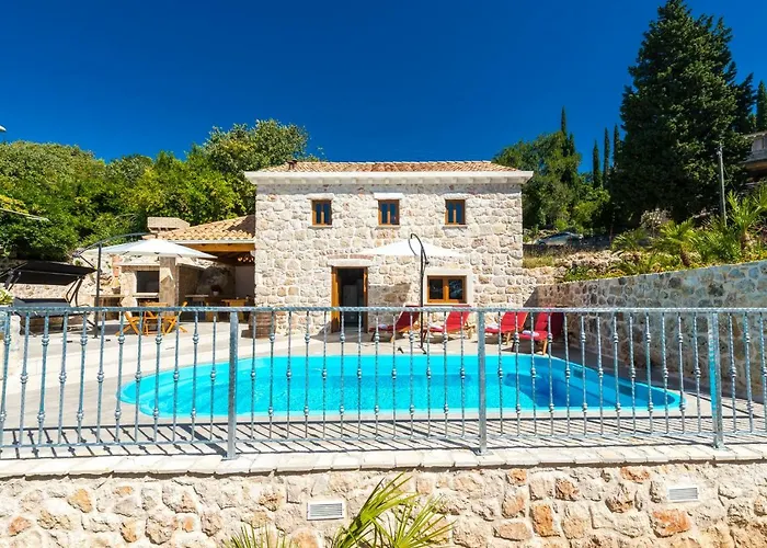 Marina - Private Swimming Pool *