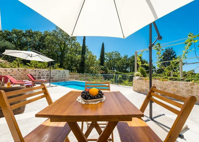 Marina - Private Swimming Pool *