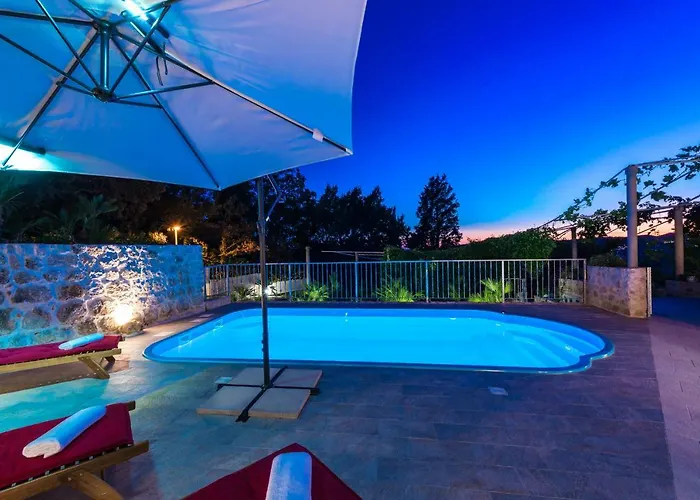 Marina - Private Swimming Pool * 米利尼