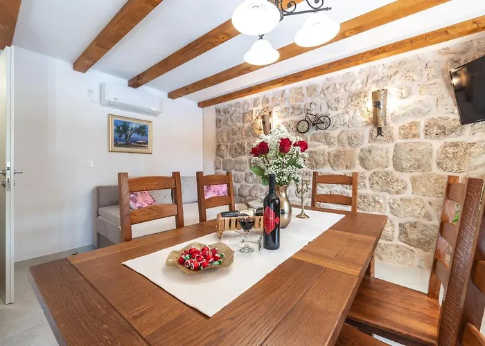 Marina - Private Swimming Pool 度假居