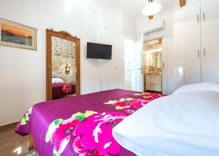 Marina - Private Swimming Pool 度假居 米利尼