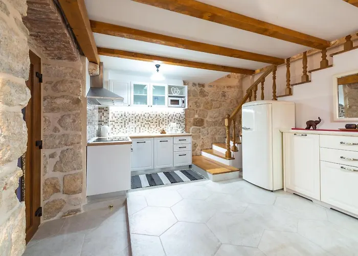 Marina - Private Swimming Pool 度假居 米利尼