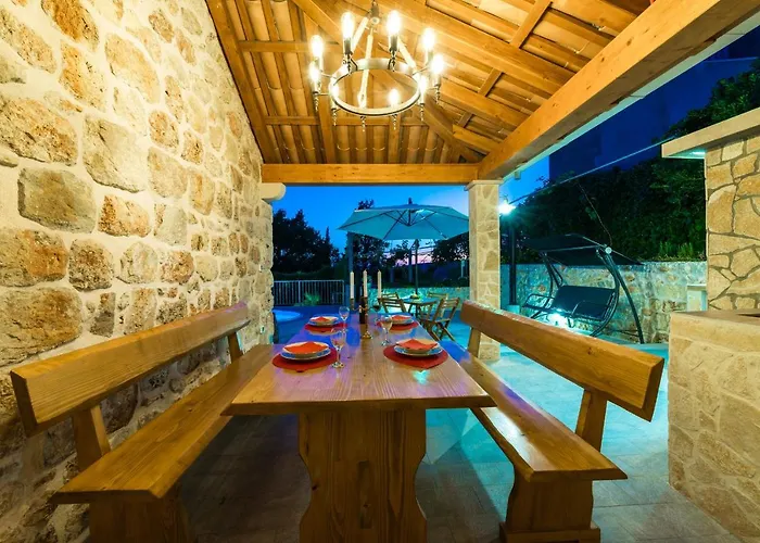 Marina - Private Swimming Pool *