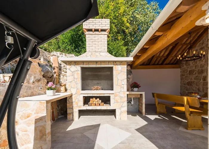 Marina - Private Swimming Pool *