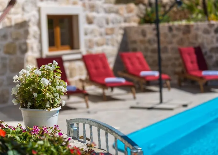 Marina - Private Swimming Pool 米利尼