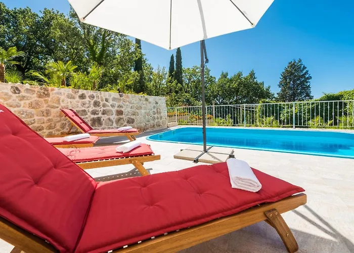 Marina - Private Swimming Pool *