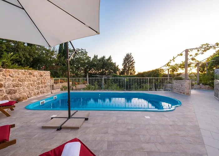 Marina - Private Swimming Pool 度假居