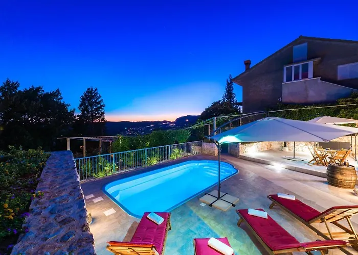 Marina - Private Swimming Pool *