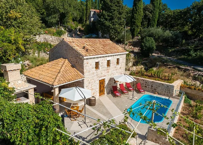 Marina - Private Swimming Pool 度假居 米利尼